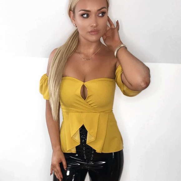 Parisian Tops - SALE! Last One!NWT Peplum Keyhole Off Shoulder Top